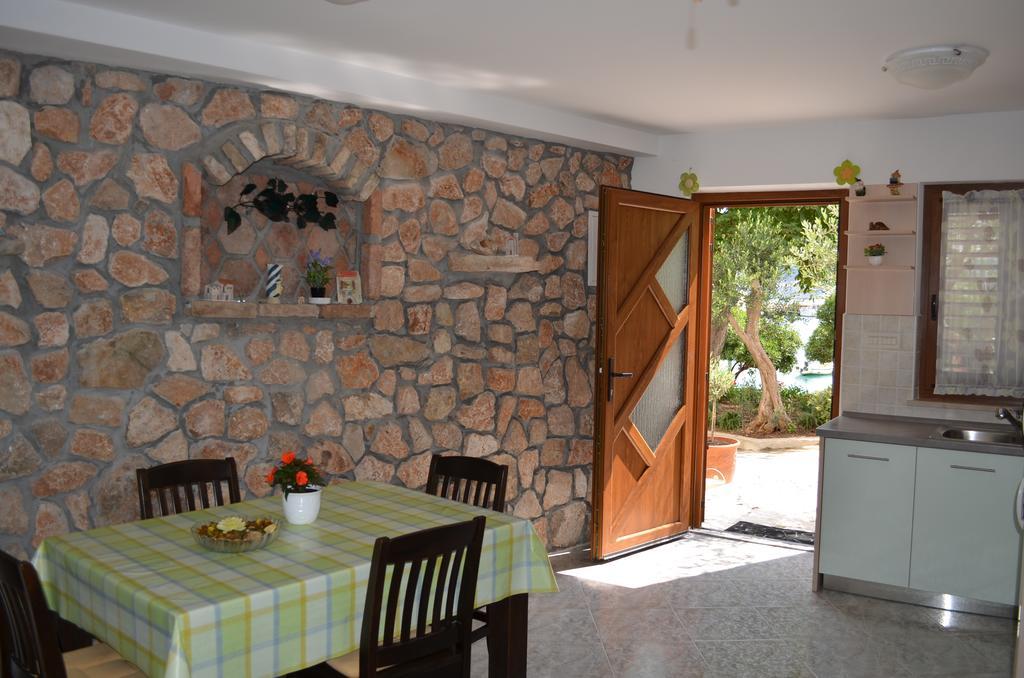 Apartments Lora Baška Rum bild
