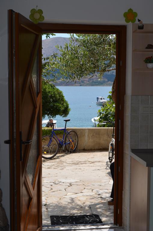 Apartments Lora Baška Rum bild